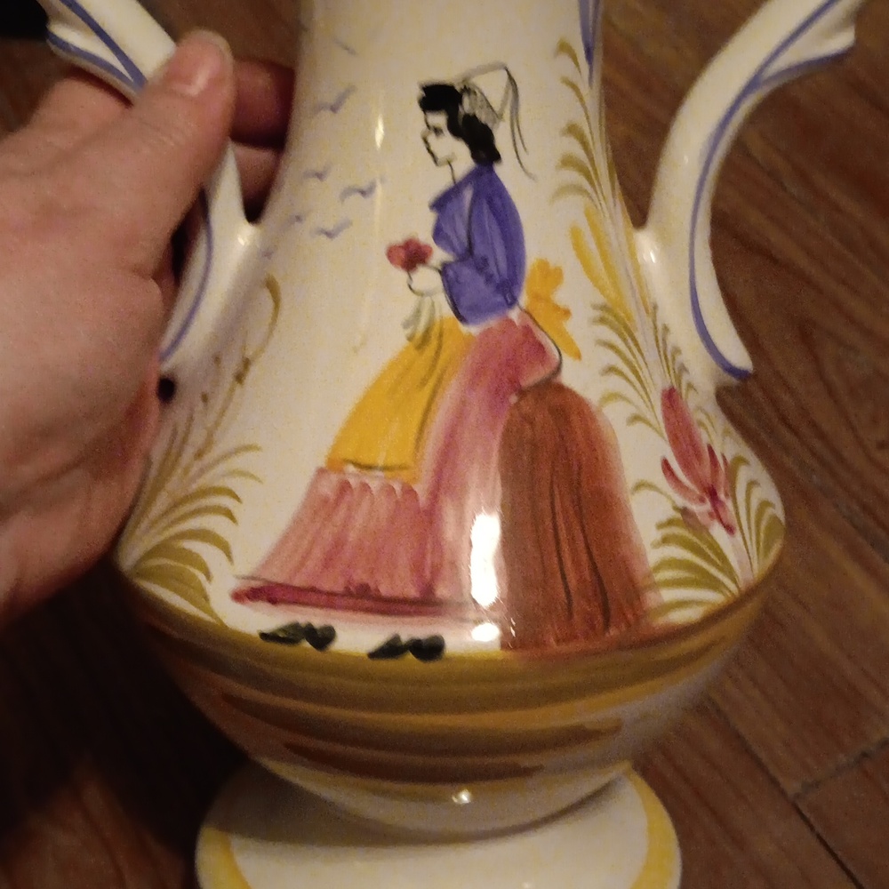 VINTAGE QUIMPER BRETONNE SITTING IN GARDEN VASE - Picture 3 of 12